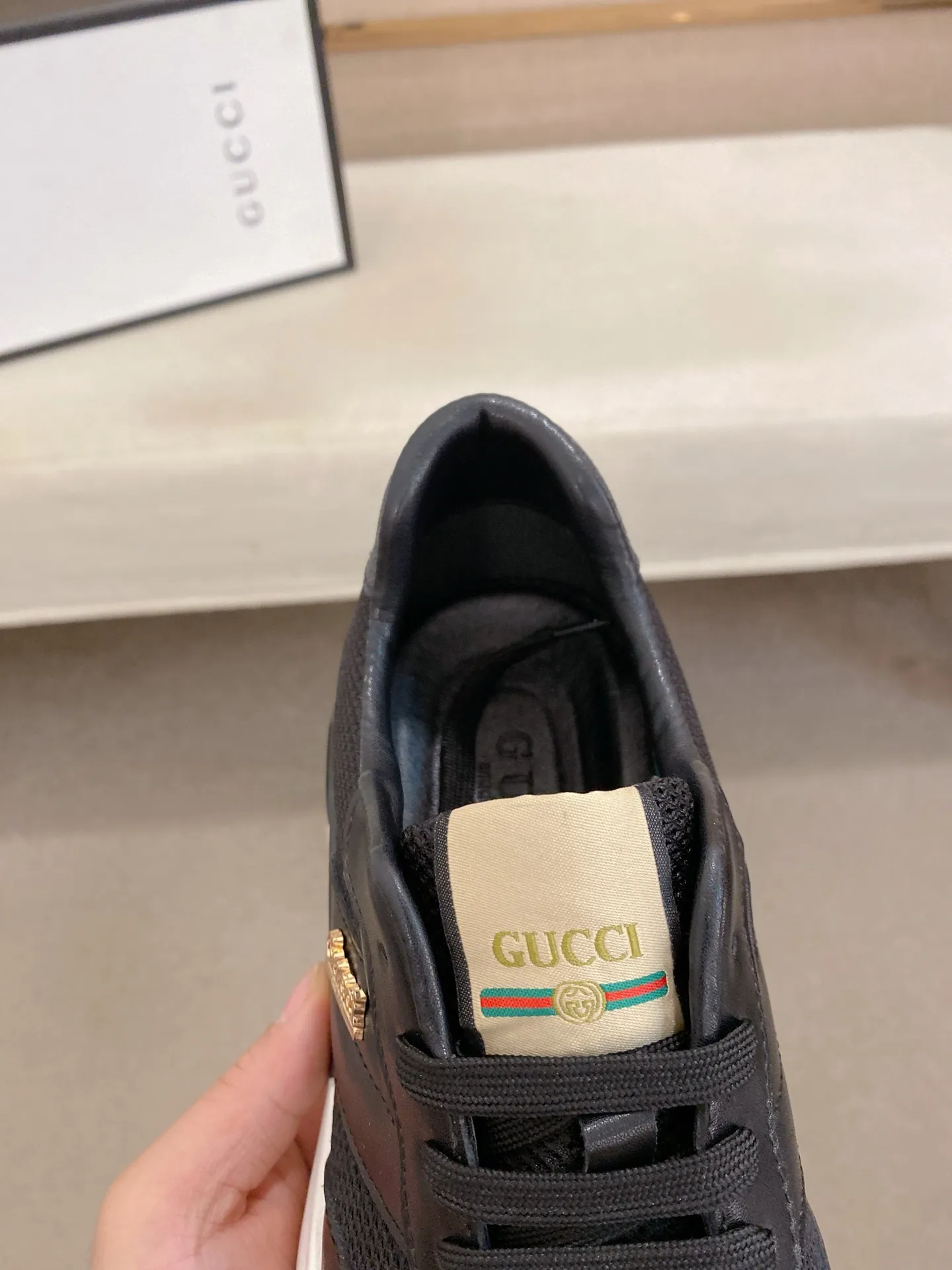 Men's shoes 💰 462💰The new GUCCI (Gucci) counters are launched simultaneously. The new men's shoes, 😘fabrics are selected from imported cowhide, and the lining is sheepskin lining. 👍🏿 High-end ☄️ air-cushion molded anti-slip rubber outsole, exquisite lines, simple and elegant, comfortable and high-end for leisure travel. Code number: 38 to 44 (45 can be customized and cannot be returned or exchanged)